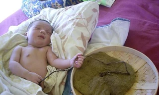 Bà bầu tự đỡ đẻ 'thuận tự nhiên', bác sĩ nói gì?