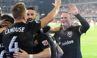 Cận cảnh pha 'công thủ toàn diện' của Wayne Rooney ở phút 90+6