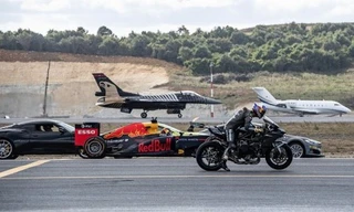 Chiến đấu cơ F-16 bại trận bởi siêu mô tô trong cuộc đua tốc độ 