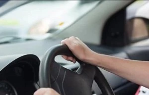 Quá sợ khi thi bằng lái xe, một phụ nữ đột tử ngay trên ghế lái