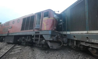 Hai tàu chở hàng 'thành sắt vụn' sau khi tông nhau ở Quảng Nam