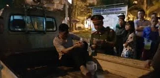 Ô tô kéo lê xe máy trên phố Hà Nội: Tài xế đối diện hình phạt nào?