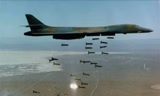  Mỹ điều máy bay siêu thanh ném bom B-1B Lancer tới Qatar