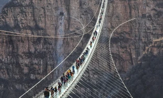 Những cây cầu kính nổi tiếng khắp thế giới