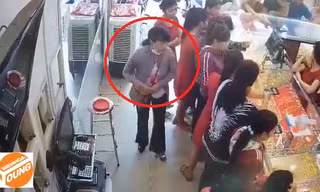 Vờ làm khách mua vàng, nữ quái trộm dây chuyền trong chớp mắt