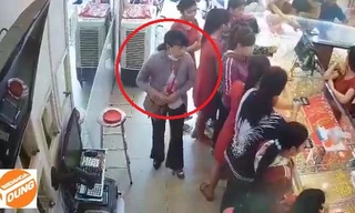 Vờ làm khách mua vàng, nữ quái trộm dây chuyền trong chớp mắt