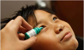 Sắp chữa được cận thị bằng thuốc nhỏ mắt