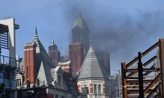 Cháy khách sạn 5 sao tại Anh