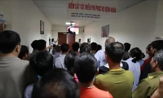 Bệnh nhân vung bình dịch truyền mừng U23 Việt Nam chiến thắng