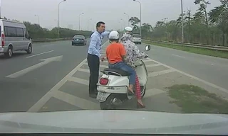 Phụ nữ đi xe máy lạc vào cao tốc và hành động ấm lòng của tài xế ô tô