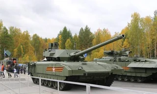 Xe tăng Armata vô hiệu đòn tấn công từ trực thăng Apache