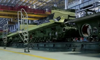 Dây chuyền lắp ráp xe tăng T-90 cho Iraq tại Nhà máy UralVagonZavod