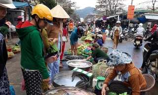 Đà Nẵng: Chợ nhộn nhịp ngày mùng 3 Tết