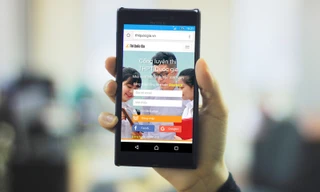 Giao diện Cổng luyện thi thử THPT Quốc gia trên smartphone.