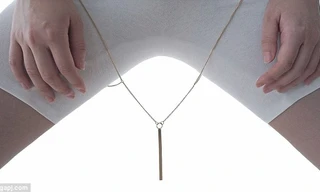 Hình ảnh món đồ trang sức đeo đùi được đăng trên mạng.