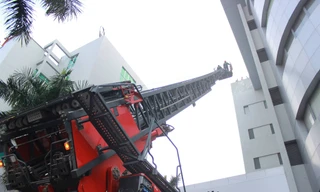 Lạnh người với ảnh hiện trường vụ cháy ở tòa nhà Toyota