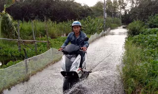 Dân khốn khổ vì sống trong cảnh ngập nước