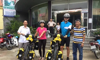 Đôi vợ chồng trẻ đạp xe vượt 11.000 km từ châu Âu sang Việt Nam thành công