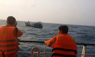 Tàu BV 95227 TS cùng 7 thuyền viên được cứu.