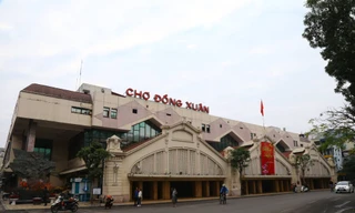 Chợ Đồng Xuân yên ắng, khác hẳn cảnh người mua, kẻ bản sẩm uất thường lệ.