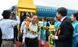 Chào đón những hành khách đầu tiên trên chuyến bay Nha Trang - Hải Phòng.