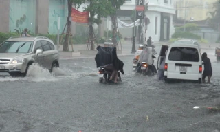 Đường phố thành sông