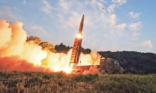 Một vụ phóng tên lửa của Triều Tiên. Ảnh: KCTV