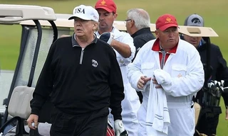 Tổng thống Trump chơi golf ở Scotland. Ảnh: AFP
