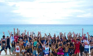 Võ sư chi cả 'núi tiền' đưa 100 nhân viên đi du lịch Maldives