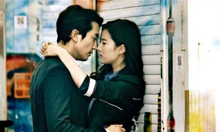 Song Seung Hun ôm tình tứ Lưu Diệc Phi trên phố