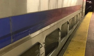 Mỹ: Tàu chở gần 300 người trật bánh ở New York