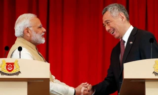 Thủ tướng Ấn Độ Narendra Modi bắt tay Thủ tướng Singapore Lý Hiển Long hôm nay, 1/6. Ảnh: Reuters