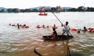 6 học sinh chết thảm do mưa lũ