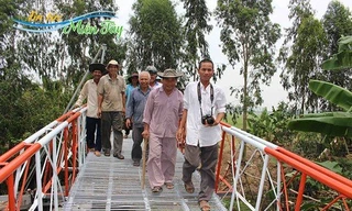 'Hai lúa' miền Tây chế tạo cầu lắp ráp trong 2 giờ