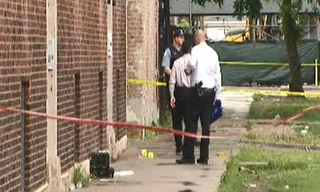 Hiện trường một vụ xả súng tại Chicago. Ảnh: FWLD