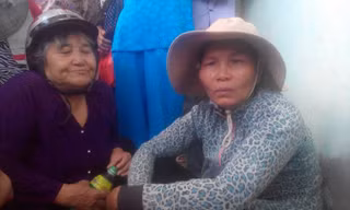 Mẹ ruột chị Nguyên - bà Võ Thị Thúy Phượng (phải)