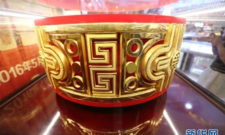 Cận cảnh nhẫn vàng lớn nhất thế giới nặng 82kg, giá 100 tỉ đồng