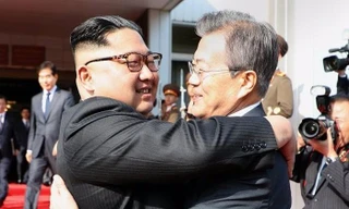 Hình ảnh hiếm hoi về cuộc gặp bất ngờ của lãnh đạo Hàn - Triều