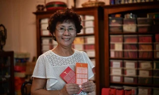 Trong nhà vợ chồng bà Chew, phòng nào cũng có phong bao lì xì. (Ảnh: ARIFFIN JAMAR) 