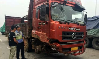 Chiếc xe hư hỏng nặng do va chạm.