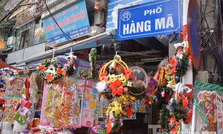 Đồ chơi Giáng sinh ngập phố Hàng Mã