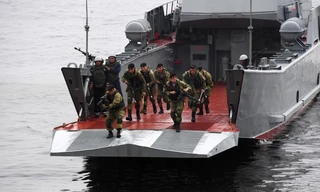 Xem dàn chiến hạm Nga rẽ sóng thị uy sức mạnh hải quân