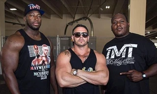 Ba vệ sĩ của Mayweather, theo thứ tự từ trái qua: Badou, La Rosa và Plant