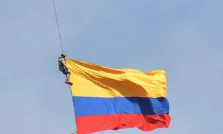 Hai quân nhân tử vong vì đứt cáp khi đang trình diễn đu dây. Ảnh: AP