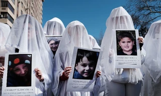 Làn sóng biểu tình phản đối súng đạn lan khắp nước Mỹ