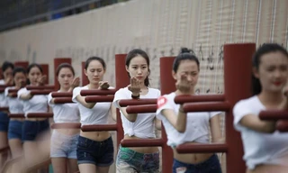 Thiếu nữ gợi cảm luyện Vịnh Xuân Quyền gây sốt