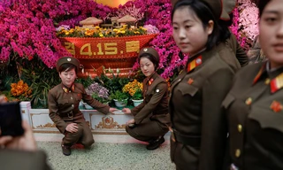 Chẳng màng thế sự, quân dân Triều Tiên bình thản dự lễ hội