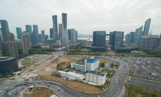 Nhà máy quyết không di dời, cao tốc hóa ‘cong mềm mại’