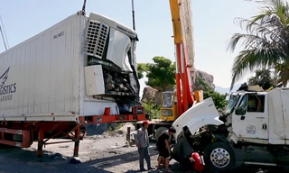 Xe container hư hỏng nặng sau vụ tai nạn. Ảnh: An Bình.