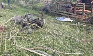 Cảnh tan hoang tại hiện trường vụ nổ bom xe. Ảnh: CNN